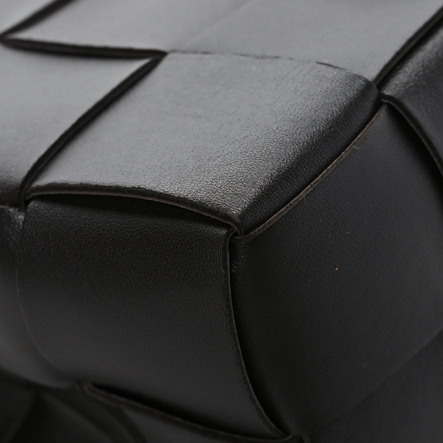 Nappa Maxi Intrecciato Cassette Bucket Bag Fondant