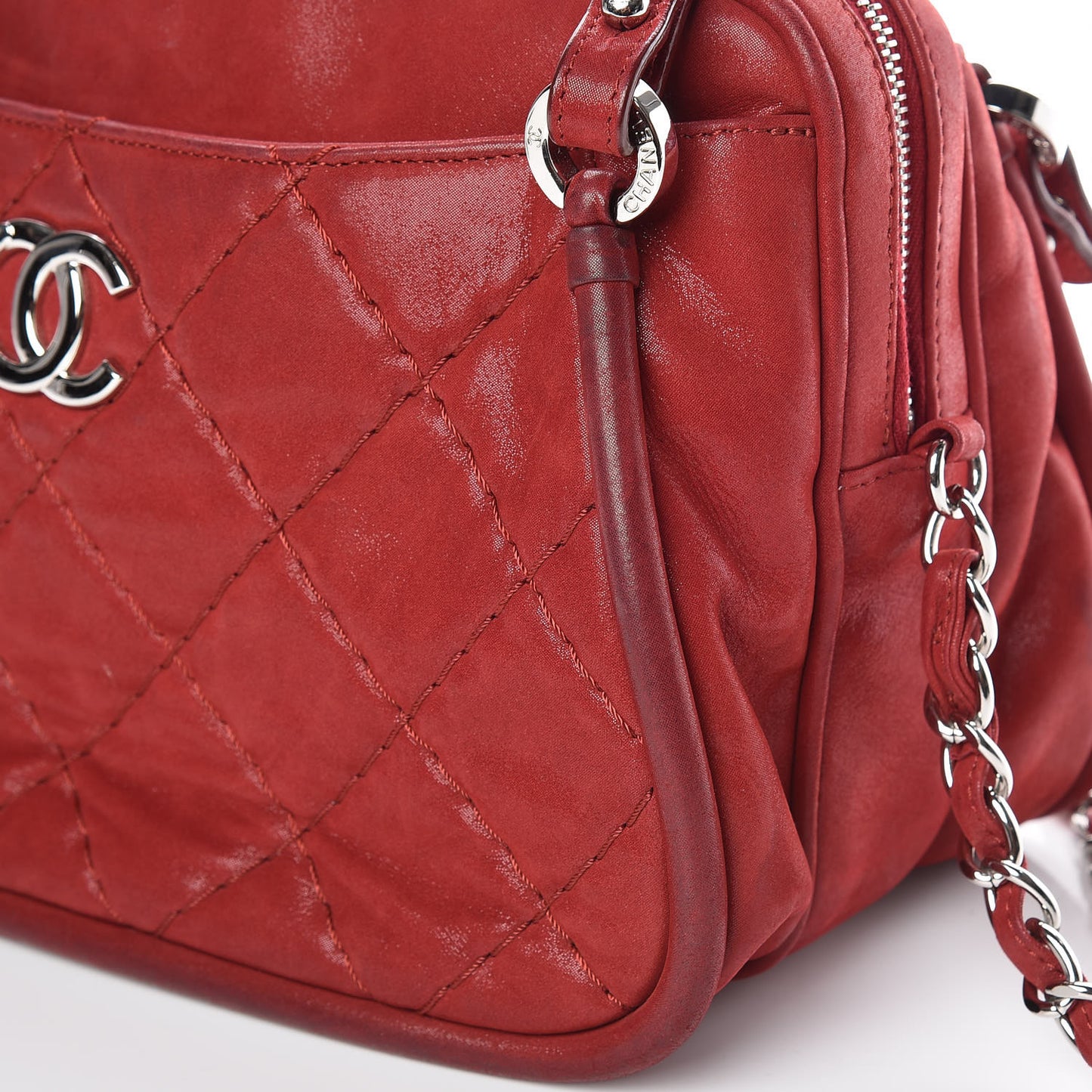 Iridescent Calfskin Quilted Relax CC Camera Case Red