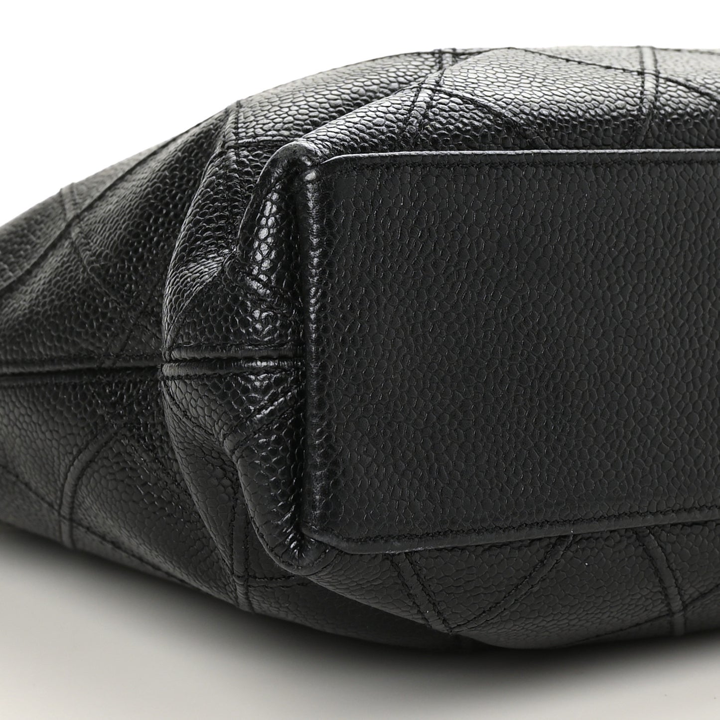 Caviar Diamond Embossed Shoulder Bag Black