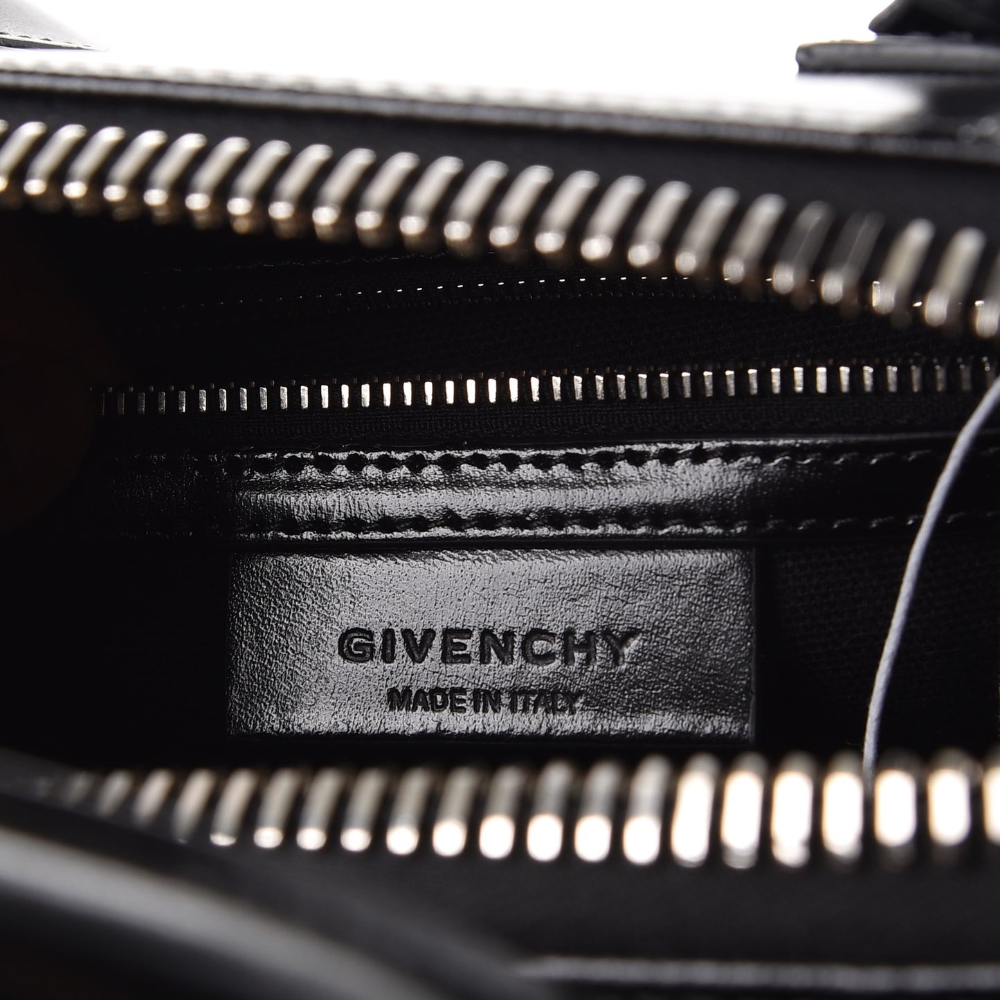 Shiny Lord Calfskin Small Antigona Black