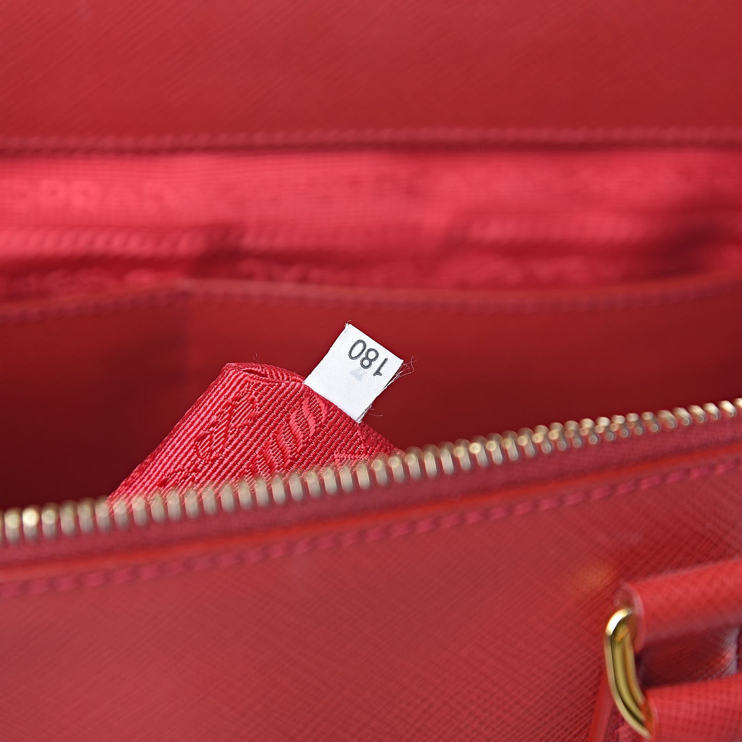 Saffiano Medium Galleria Double Zip Tote Fuoco