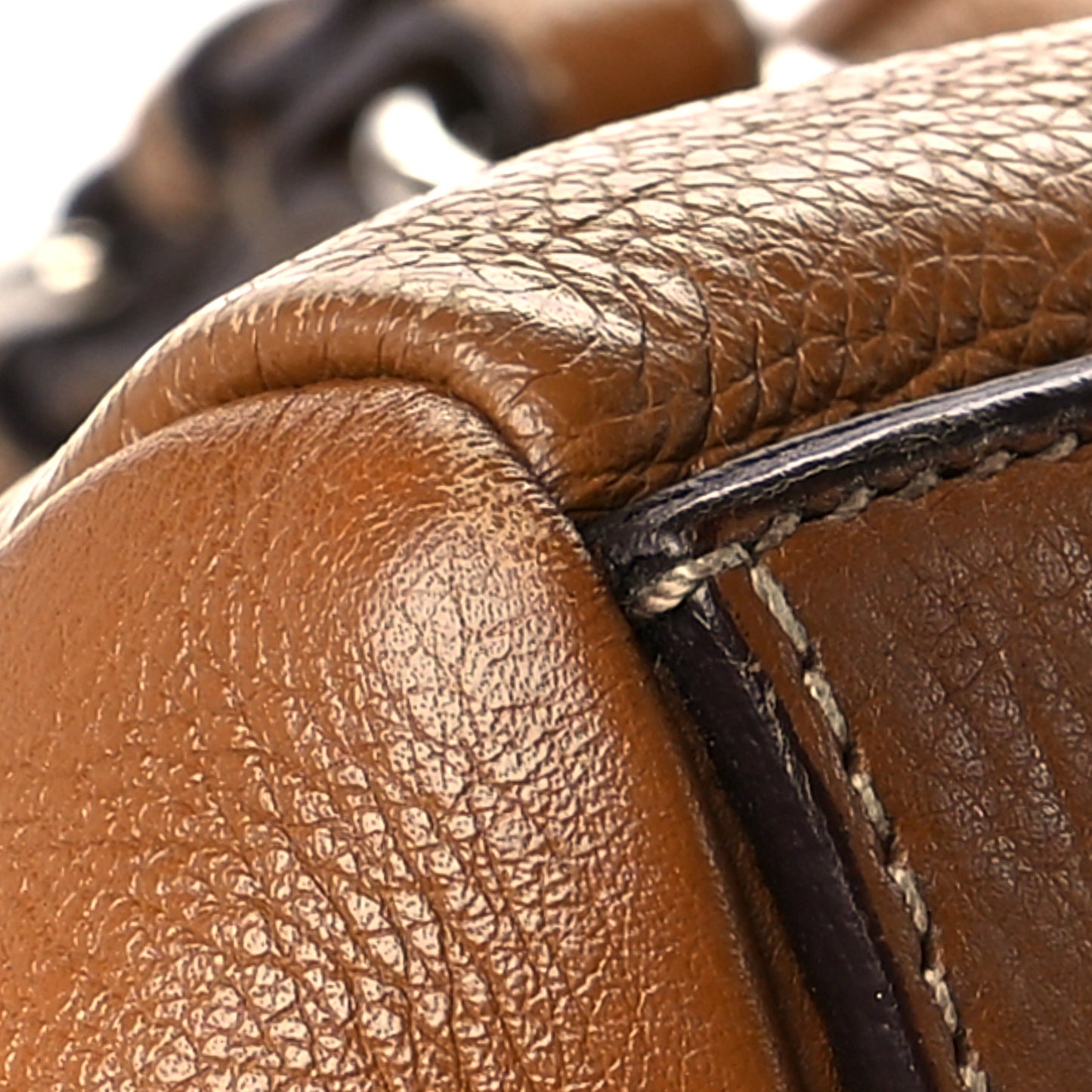 Vitello Daino Embossed Logo Bowler Cuoio