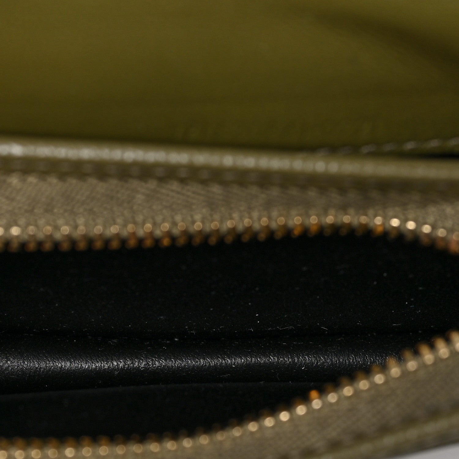 Saint Laurent Grain De Poudre Matelasse Chevron Monogram Card Case Kaki 5 of 6