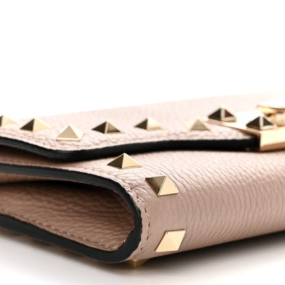 Valentino Garavani Pebbled Calfskin Rockstud Flip Lock Wallet On Chain Poudre 8 of 10