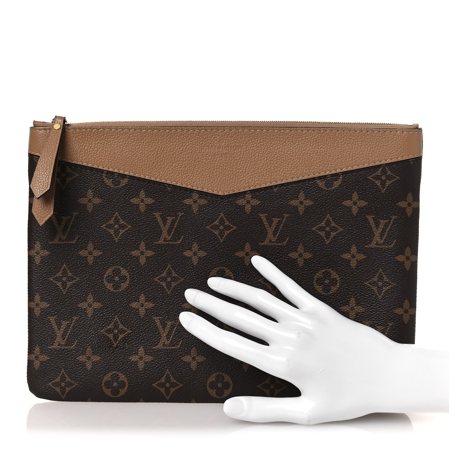 Louis Vuitton Monogram Daily Pouch Sesame 2 of 9