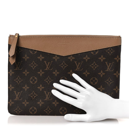 Louis Vuitton Monogram Daily Pouch Sesame 2 of 9