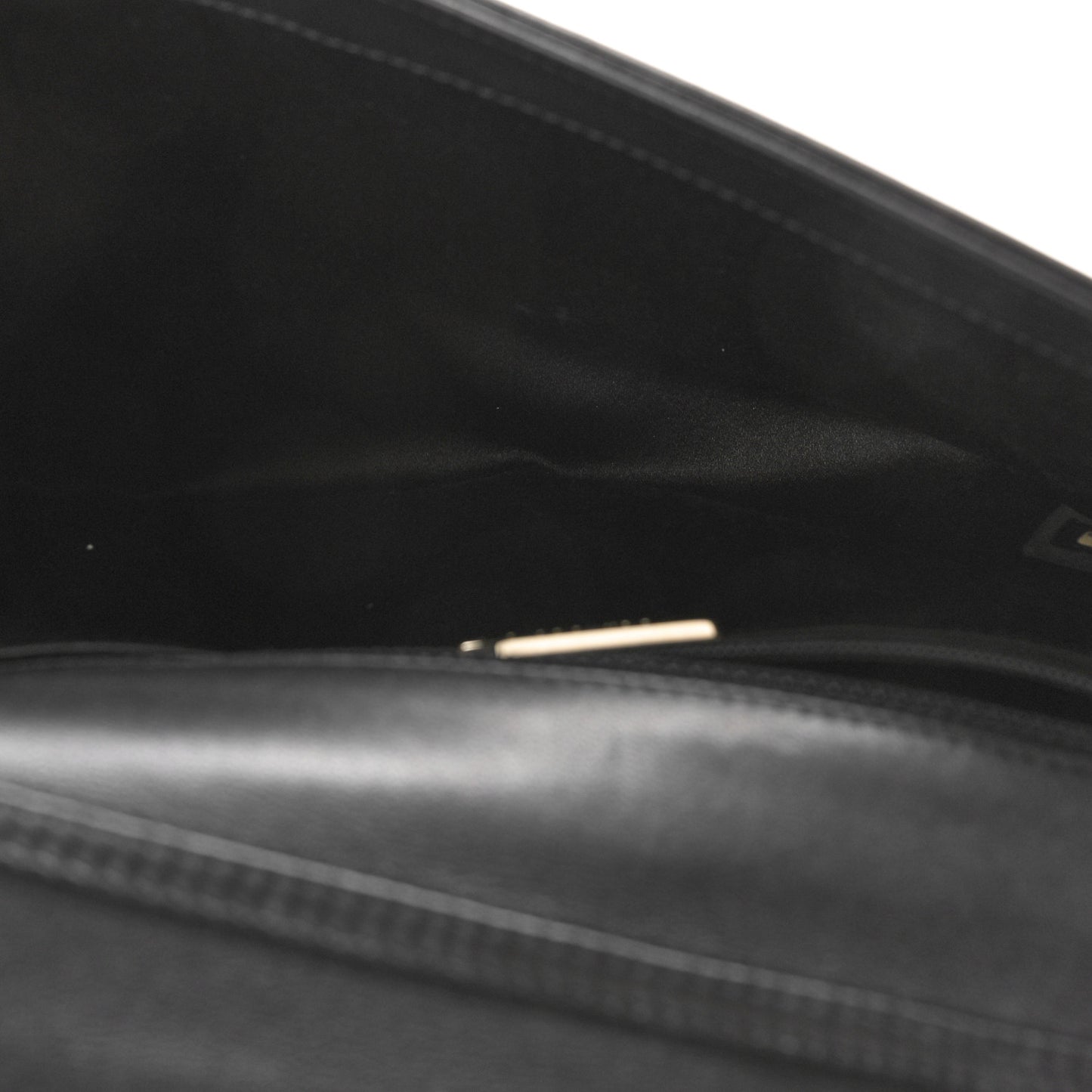 Lambskin Enamel CC Flap Clutch With Chain Black