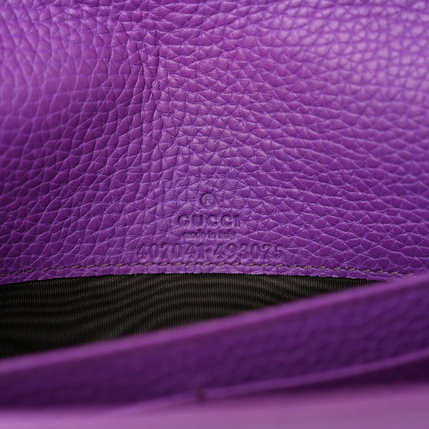 Gucci Pebbled Calfskin Soho Wallet On Chain Shine Purple 6 of 13