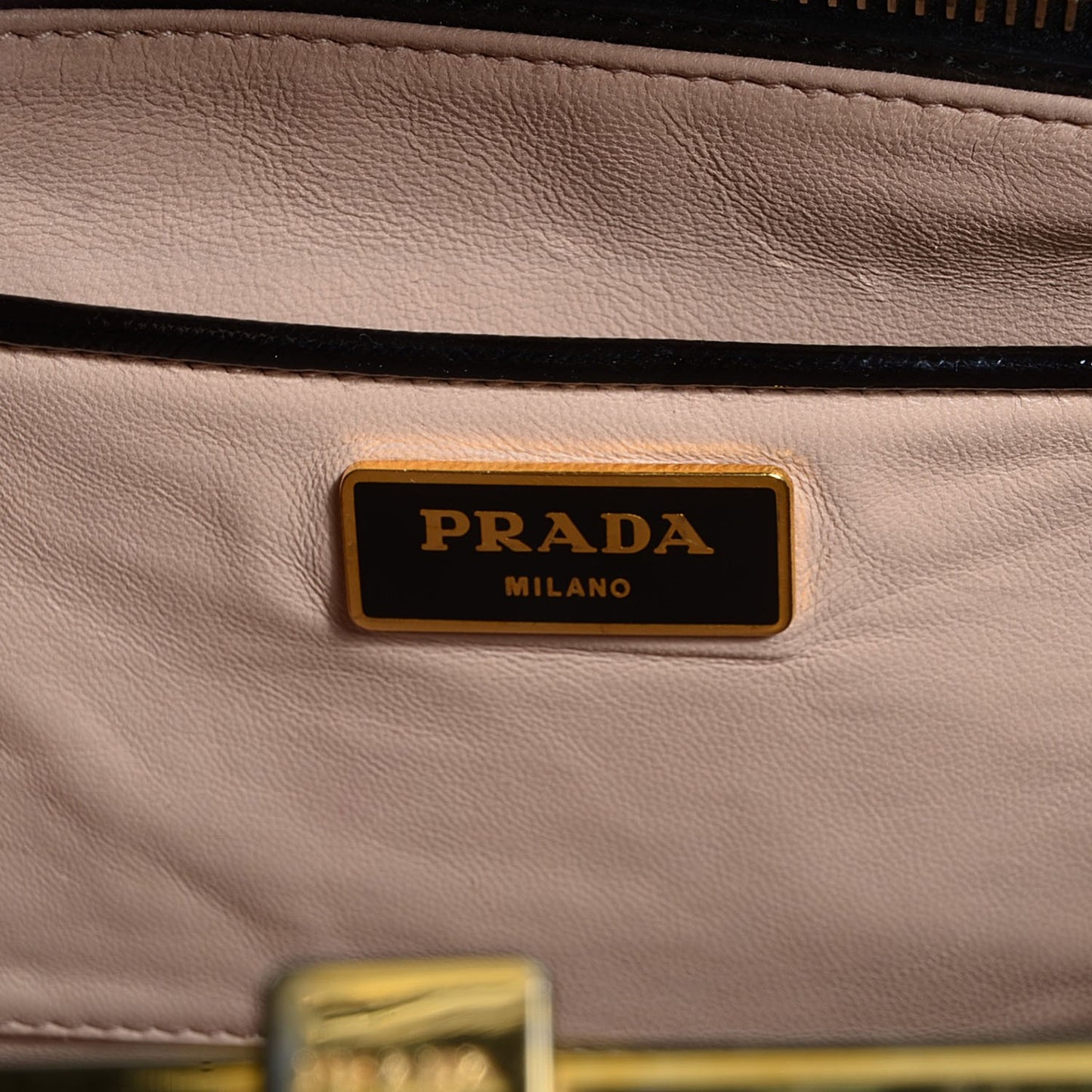 Saffiano Vernice Pyramid Bag White Black