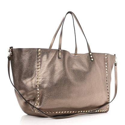 Valentino Garavani Metallic Grained Calfskin Large Rockstud Reversible Tote Skin Sasso 3 of 9