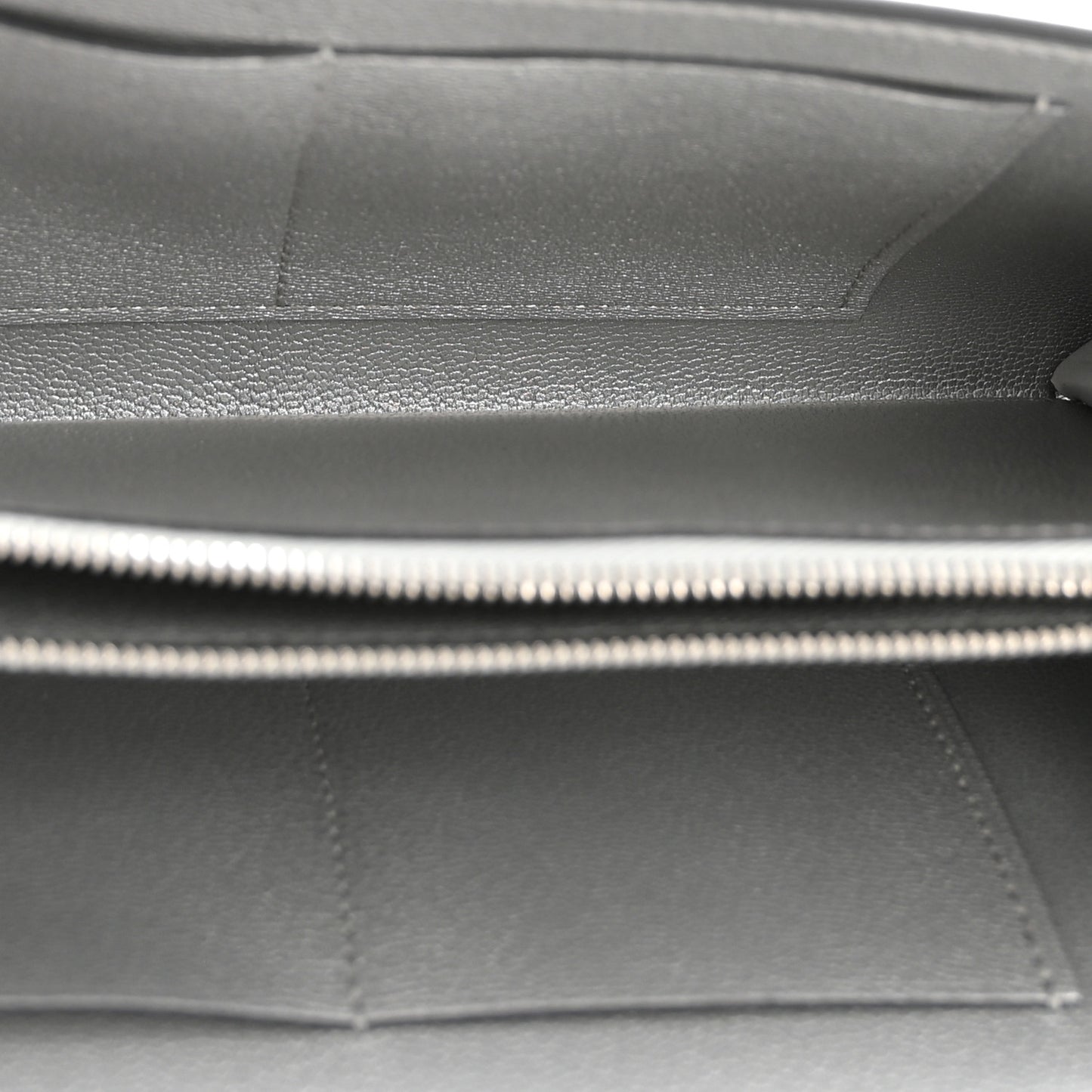 Metallic Chevre Chamkilight Kelly Wallet To Go Argent