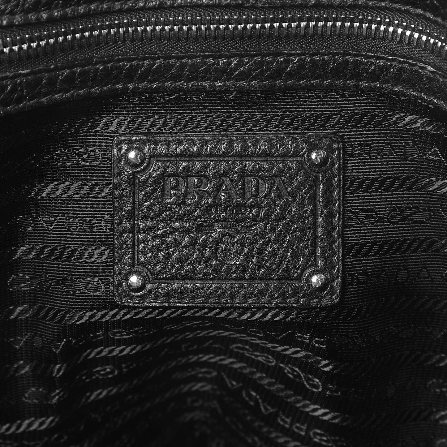 Vitello Daino Tote Nero Black