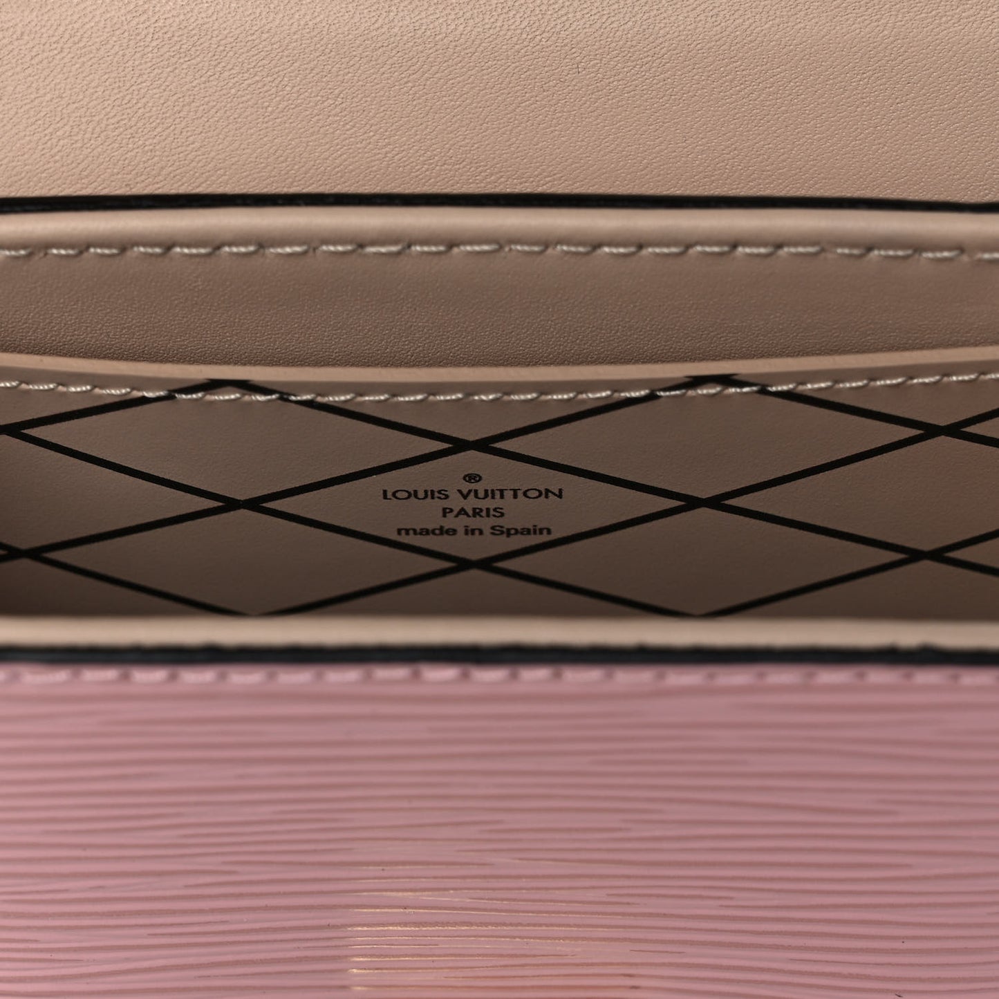 Epi Pochette Trunk Verticale Rose Ballerine