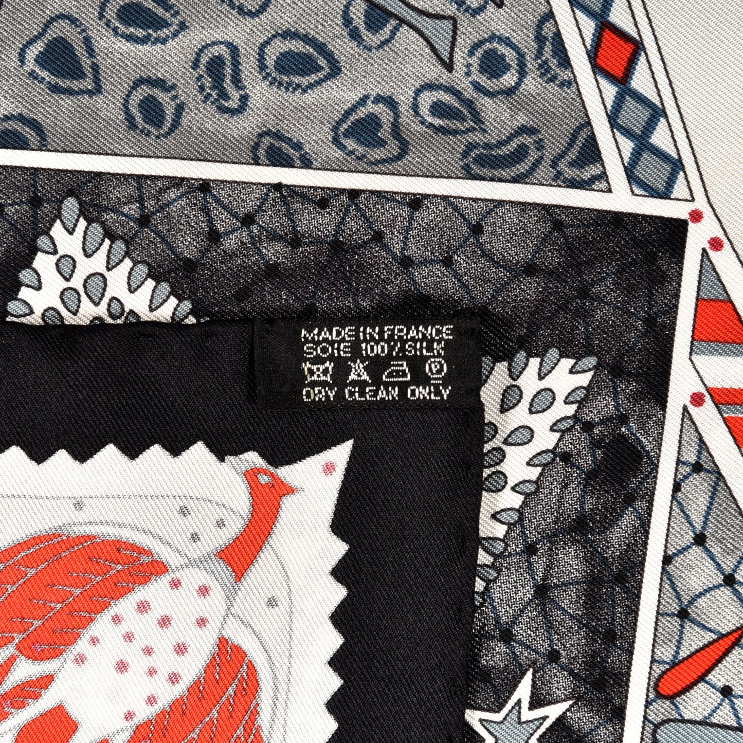 Silk Ors Blues d'Afrique Scarf 90 Noir Gris Rouge