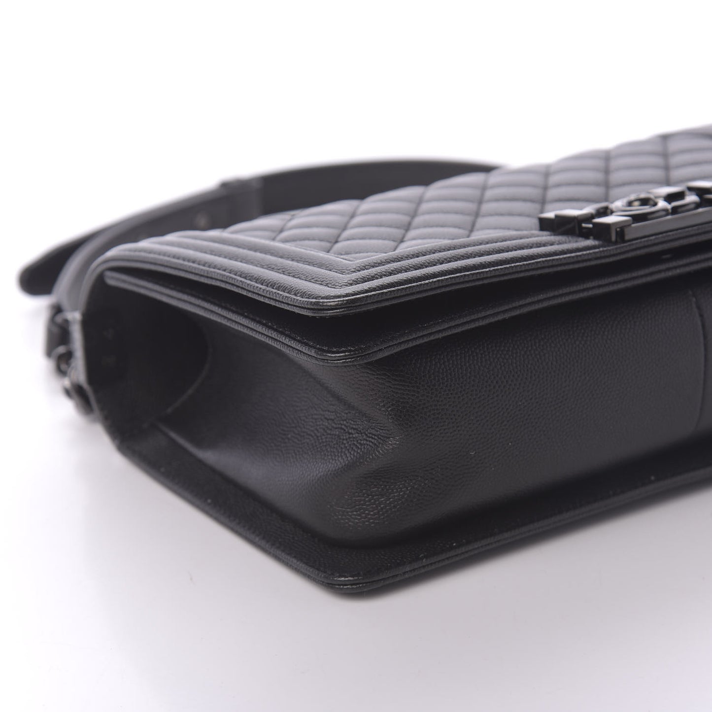 Caviar Quilted Medium Boy Flap So Black