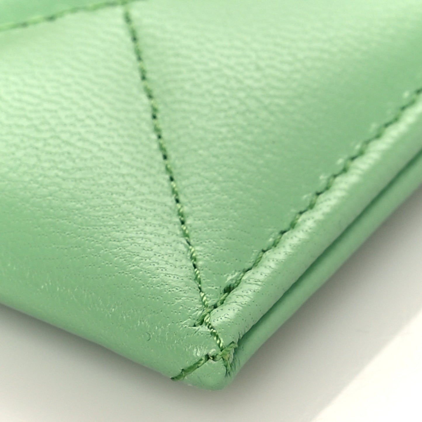 Shiny Goatskin Quilted Chanel 19 Card Holder Green