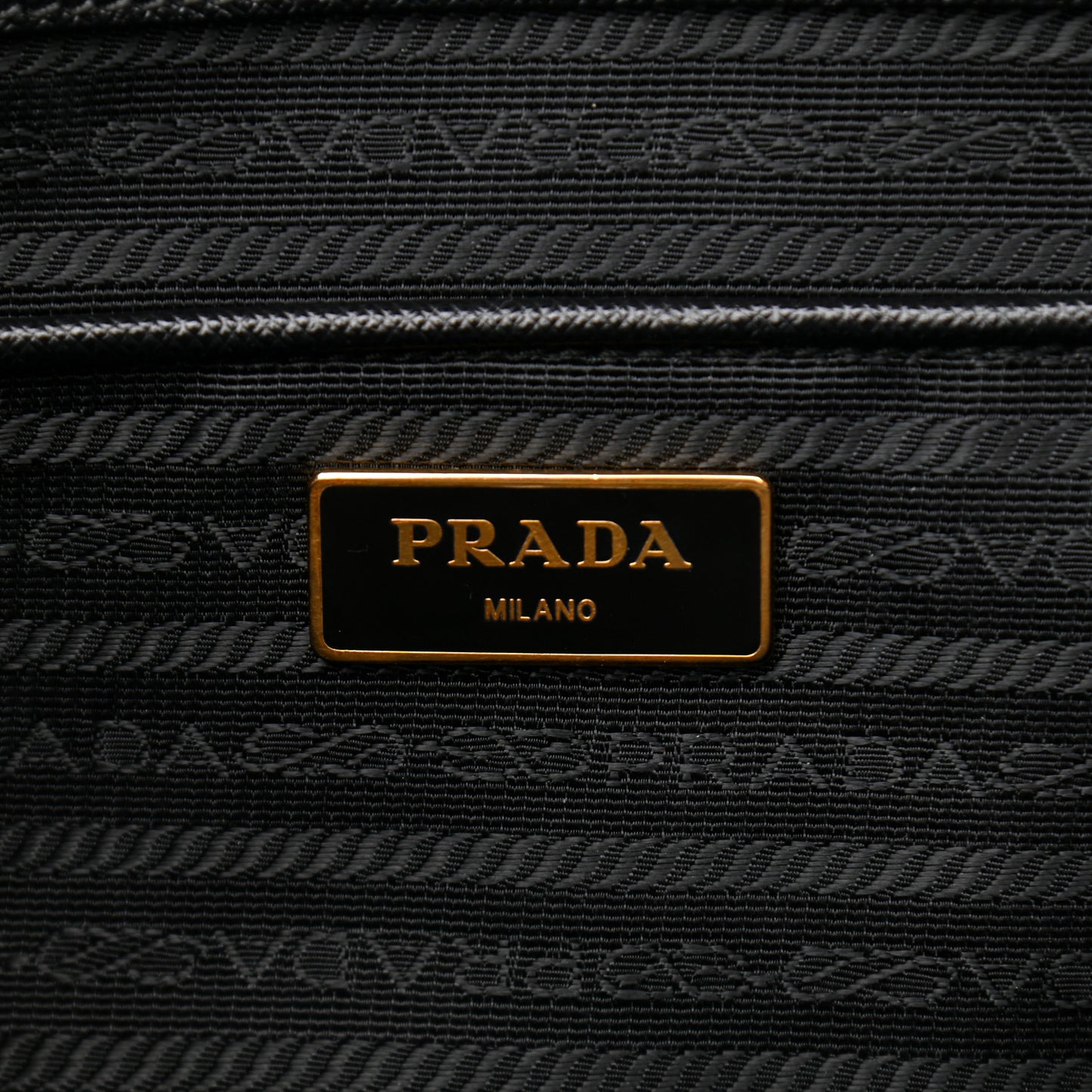 Saffiano Medium Galleria Double Zip Tote Black