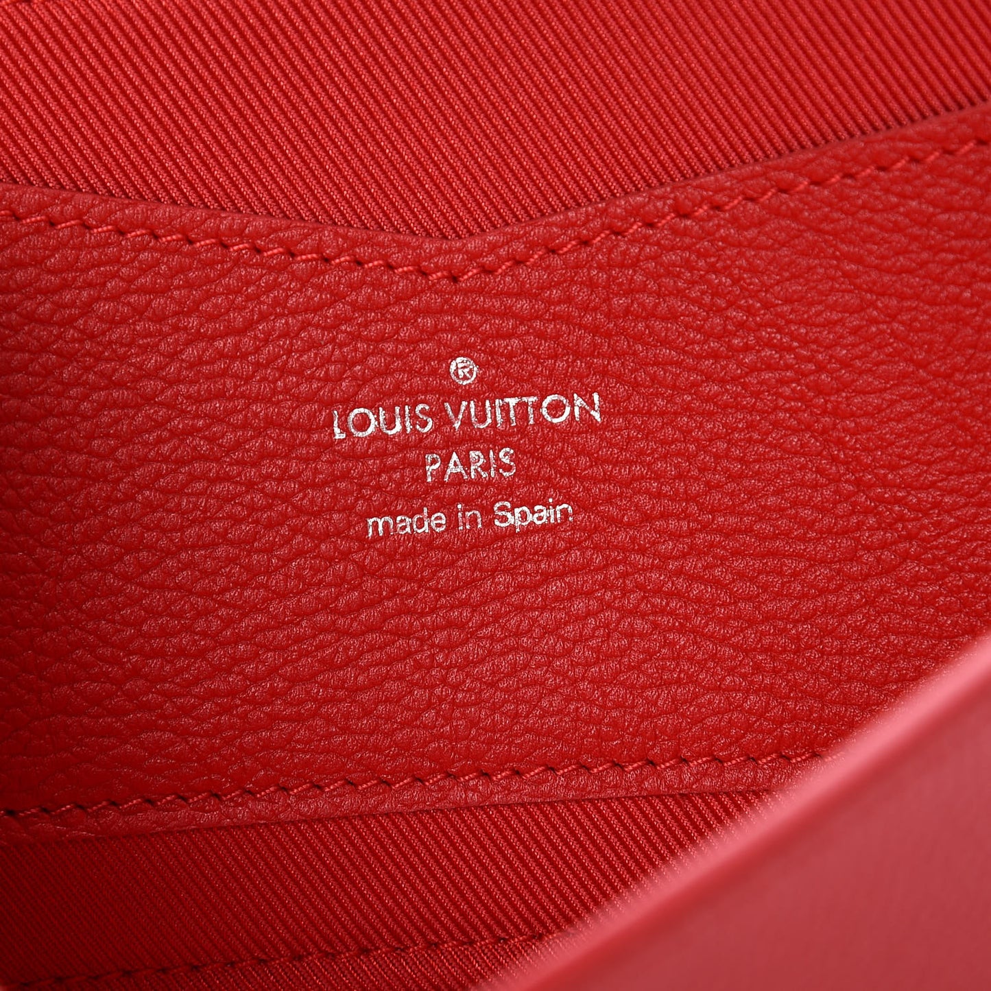 Calfskin Lockme II Wallet Rubis