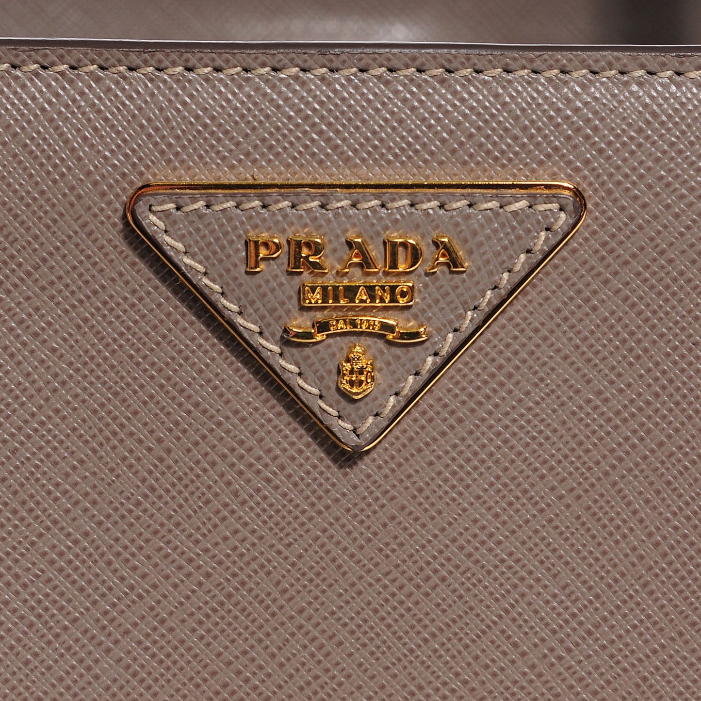 Saffiano Lux Medium Tote Argilla
