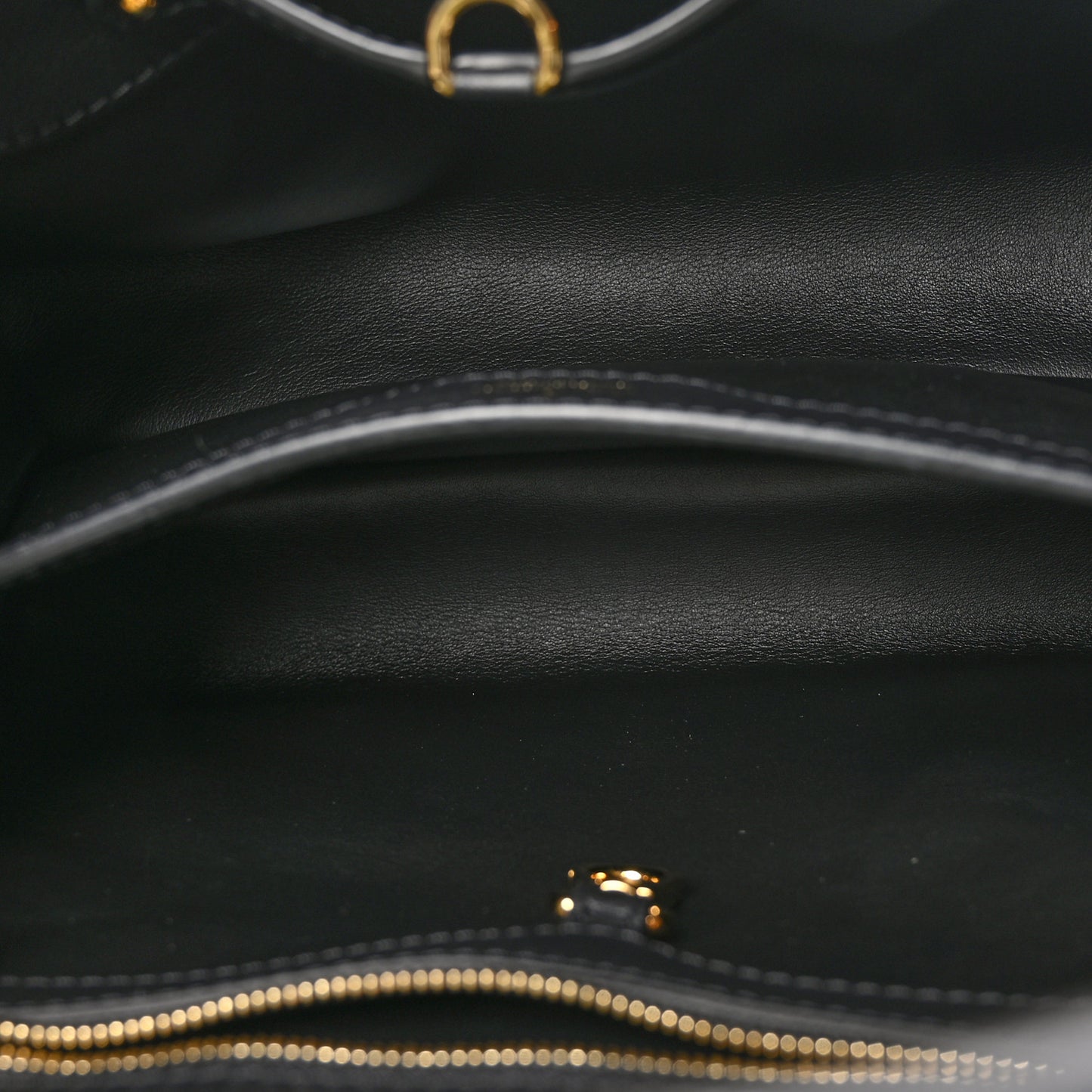 Raffia Calfskin Capucines MM Black Ecru