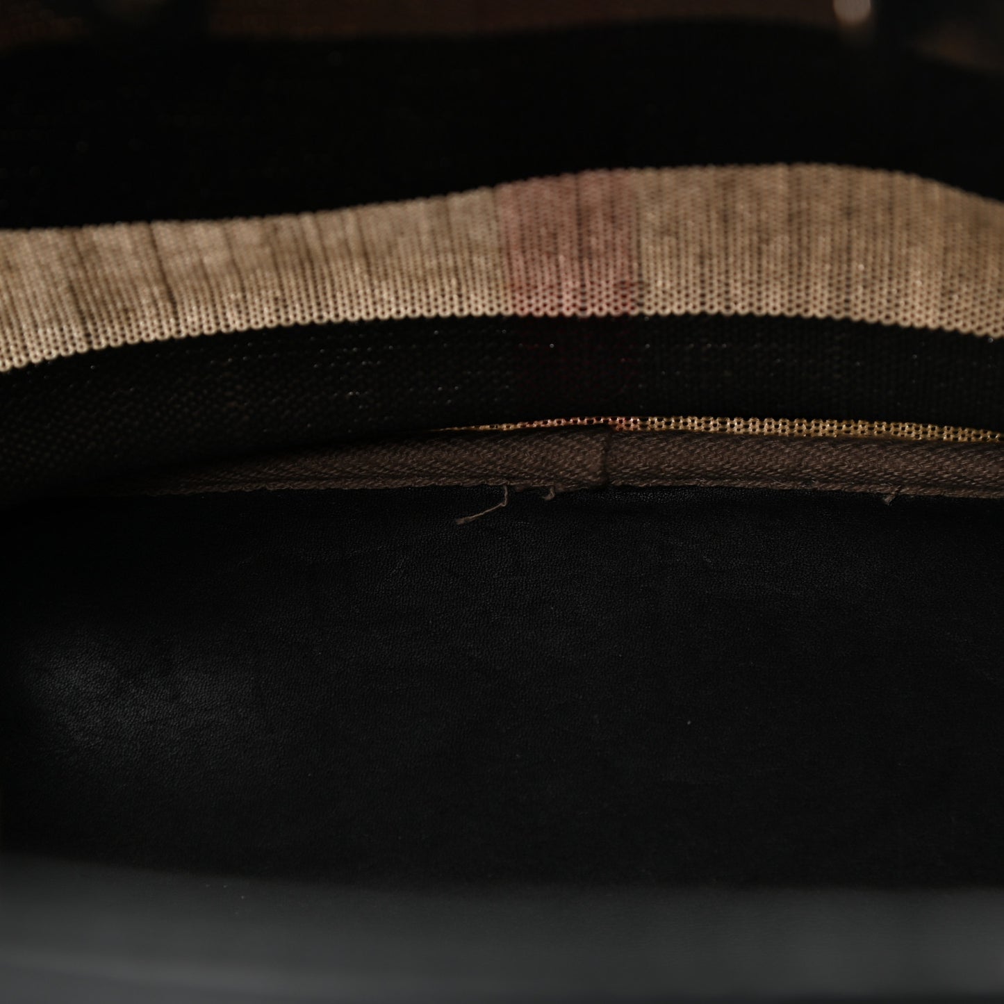 Canvas Mega Check Medium Ashby Hobo Saddle Black