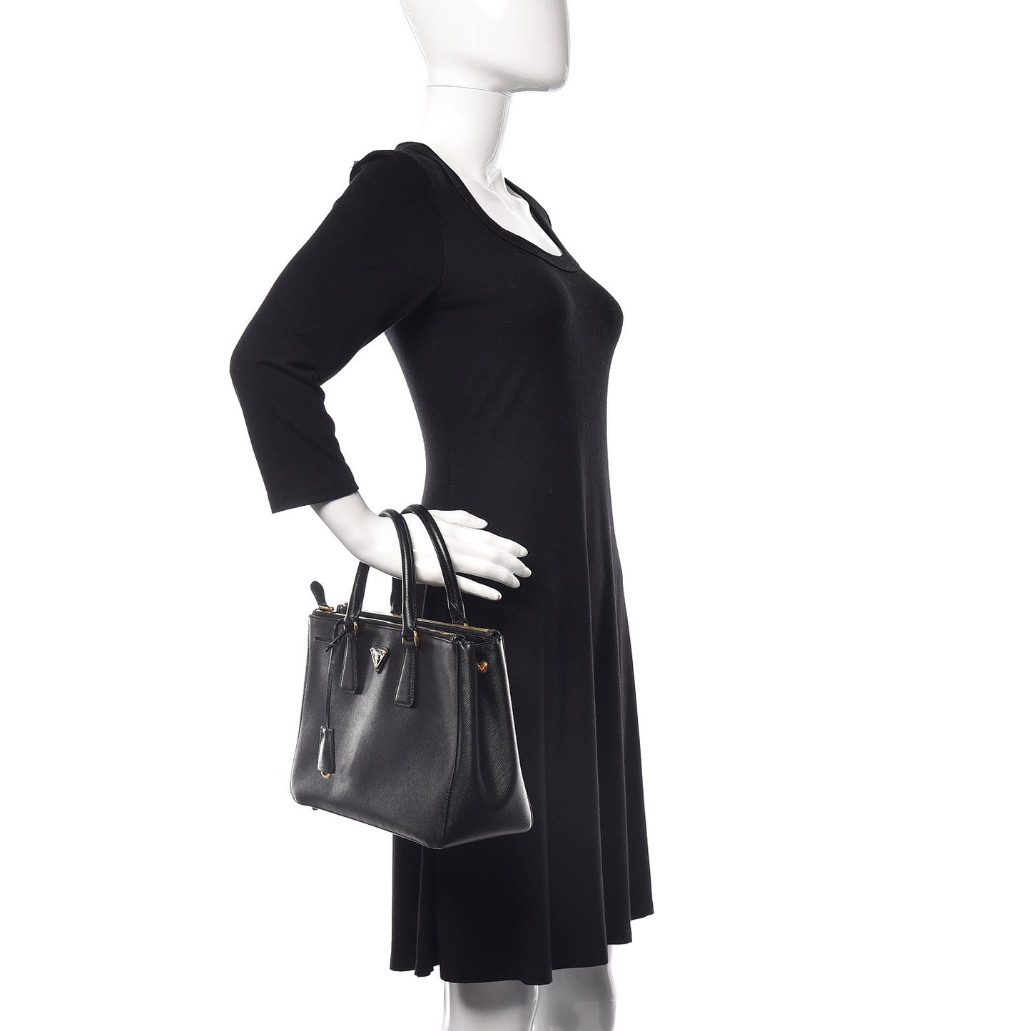 Saffiano Medium Galleria Double Zip Tote Black