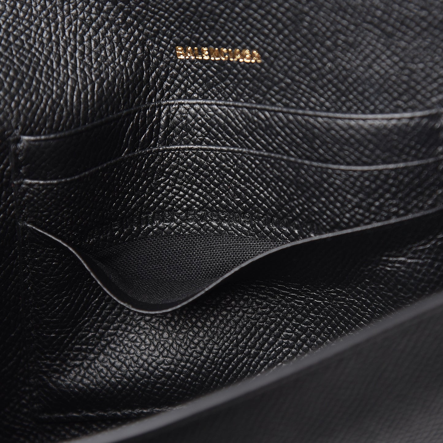 Signature Grained Calfskin Logo Ville Wallet on Chain Black