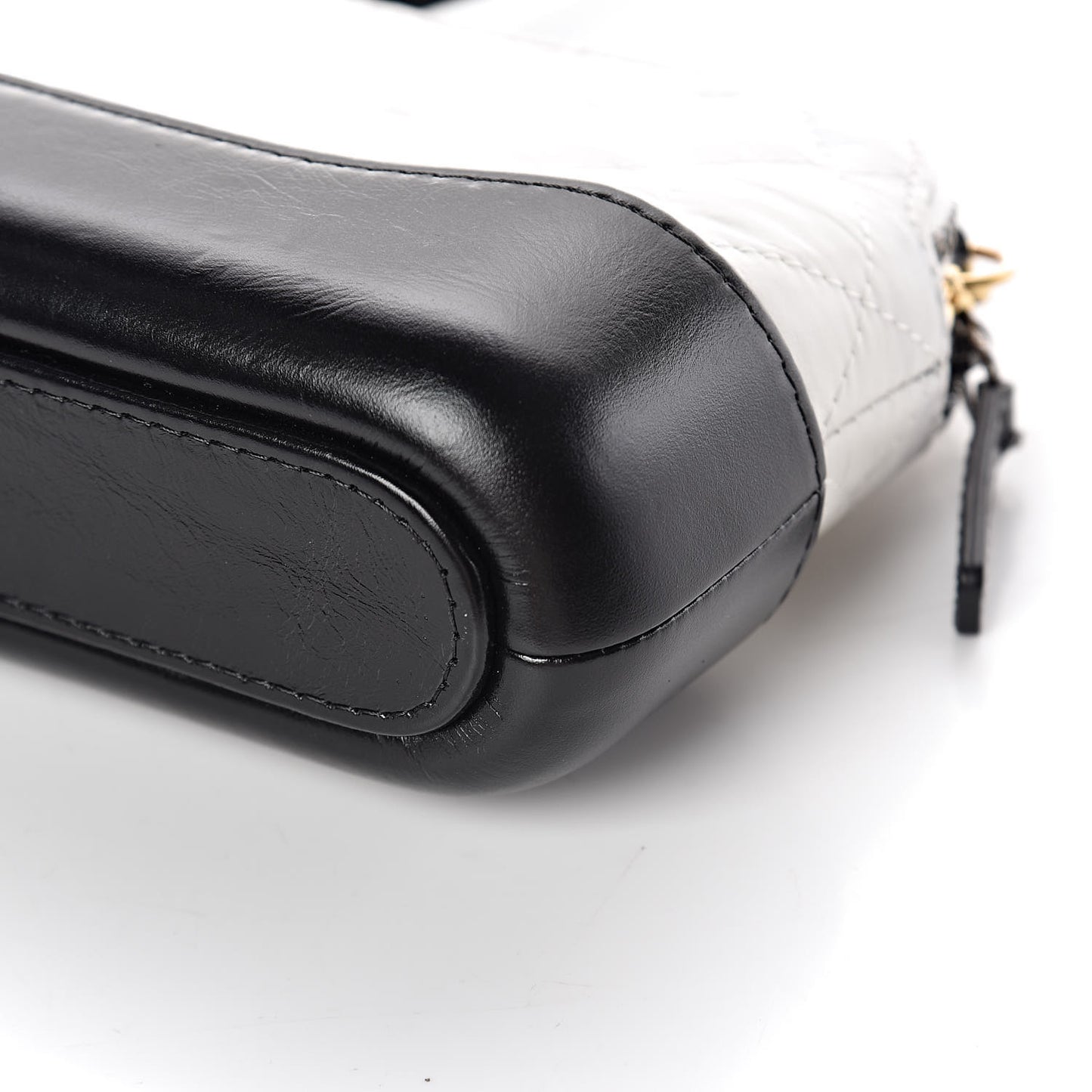 Aged Calfskin Quilted Small Gabrielle Clutch With Chain White Black