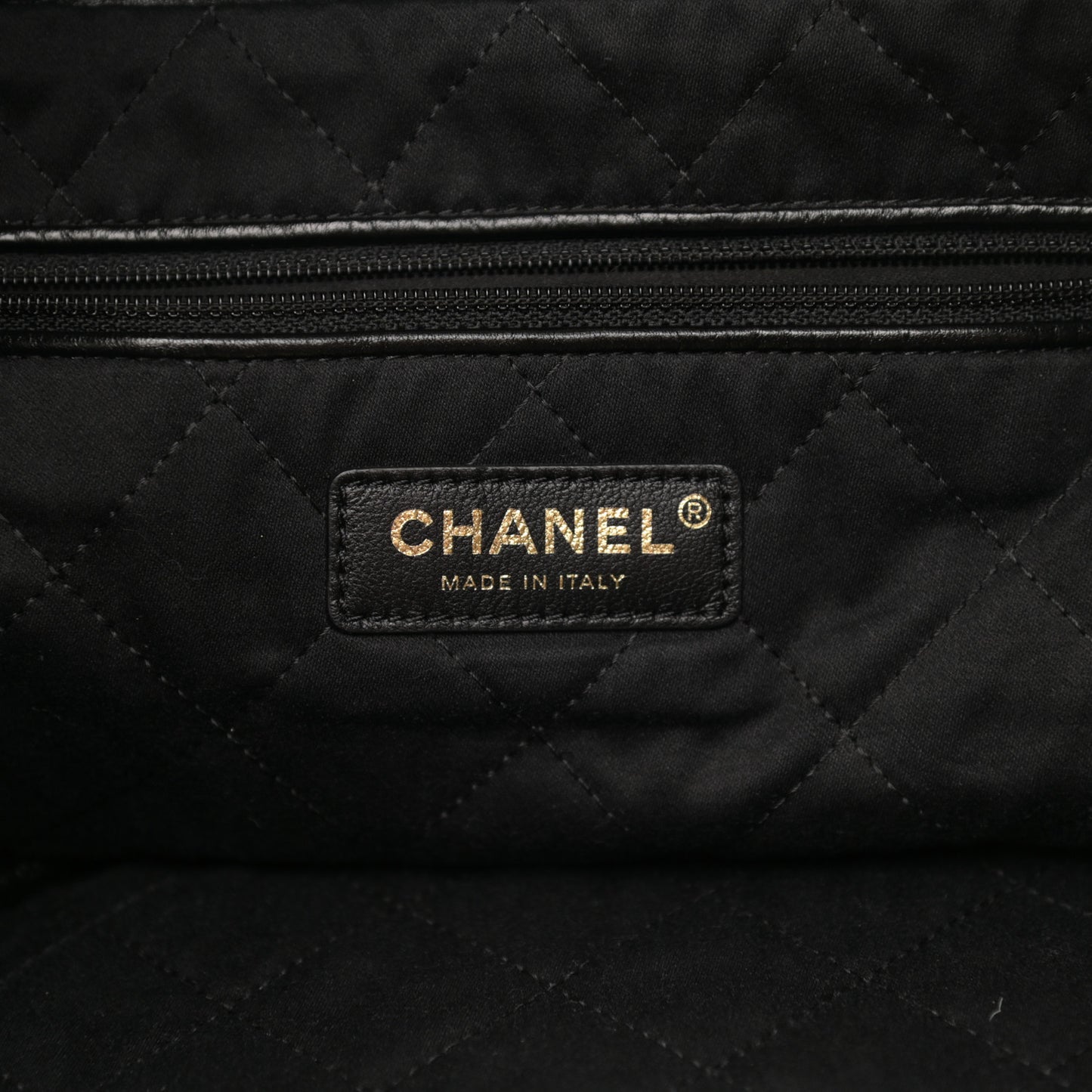 Shiny Calfskin Quilted Chanel 22 Black