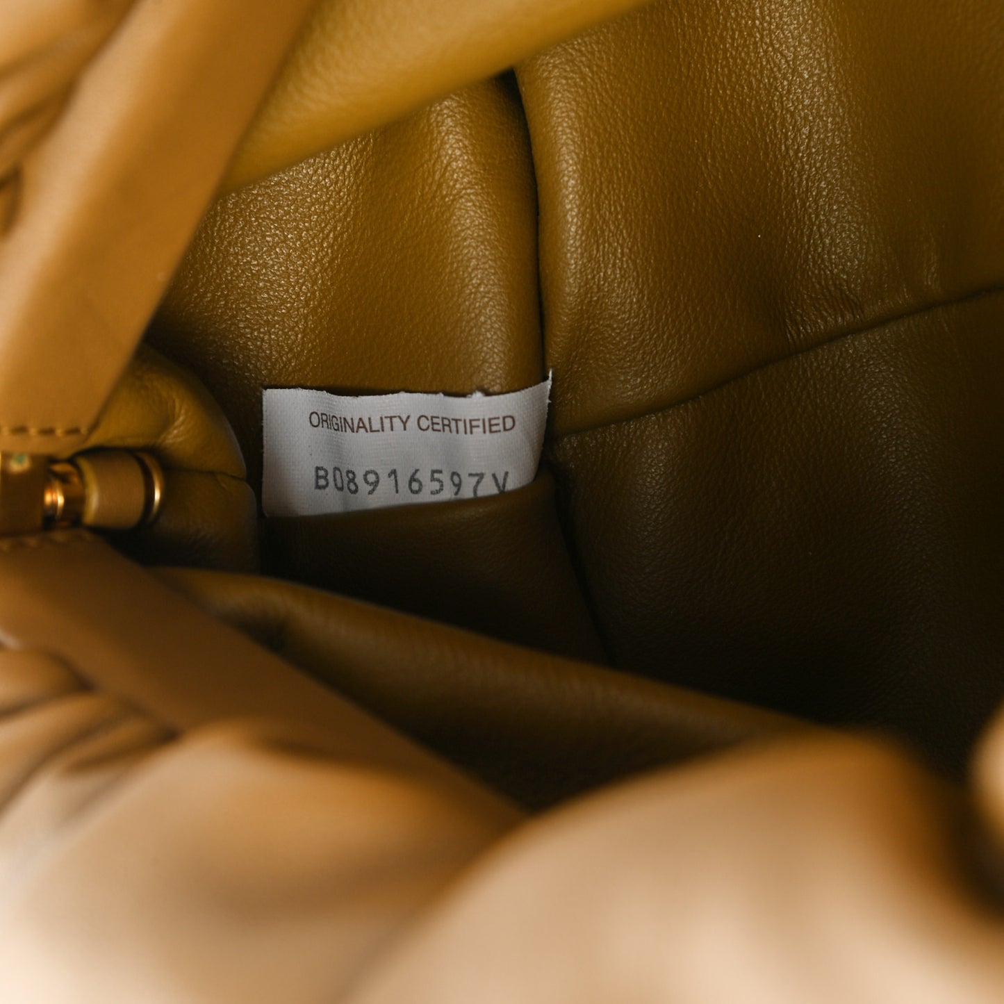 Calfskin The Pouch Chain Cammello
