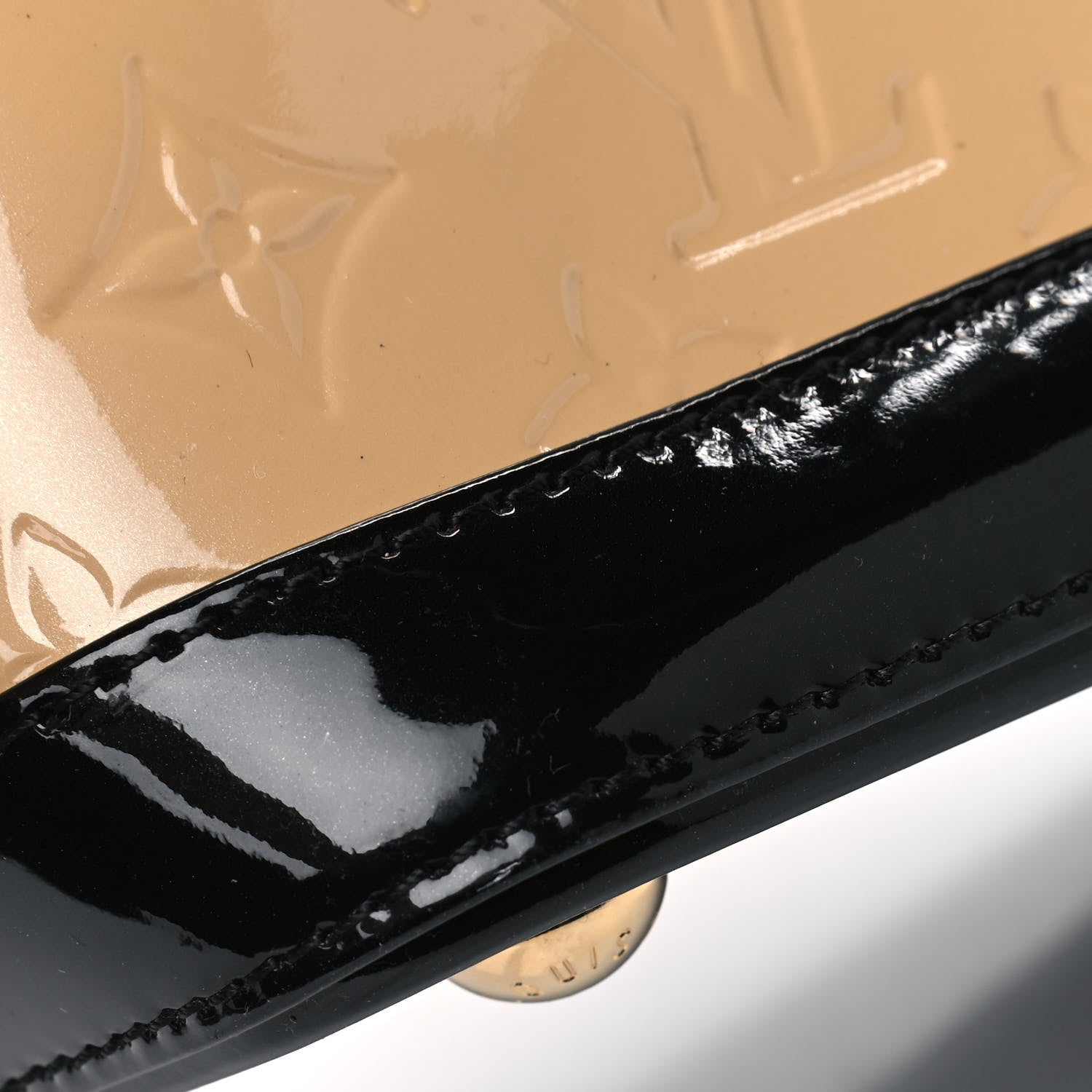 Louis Vuitton Vernis Lockit PM Dune 6 of 7