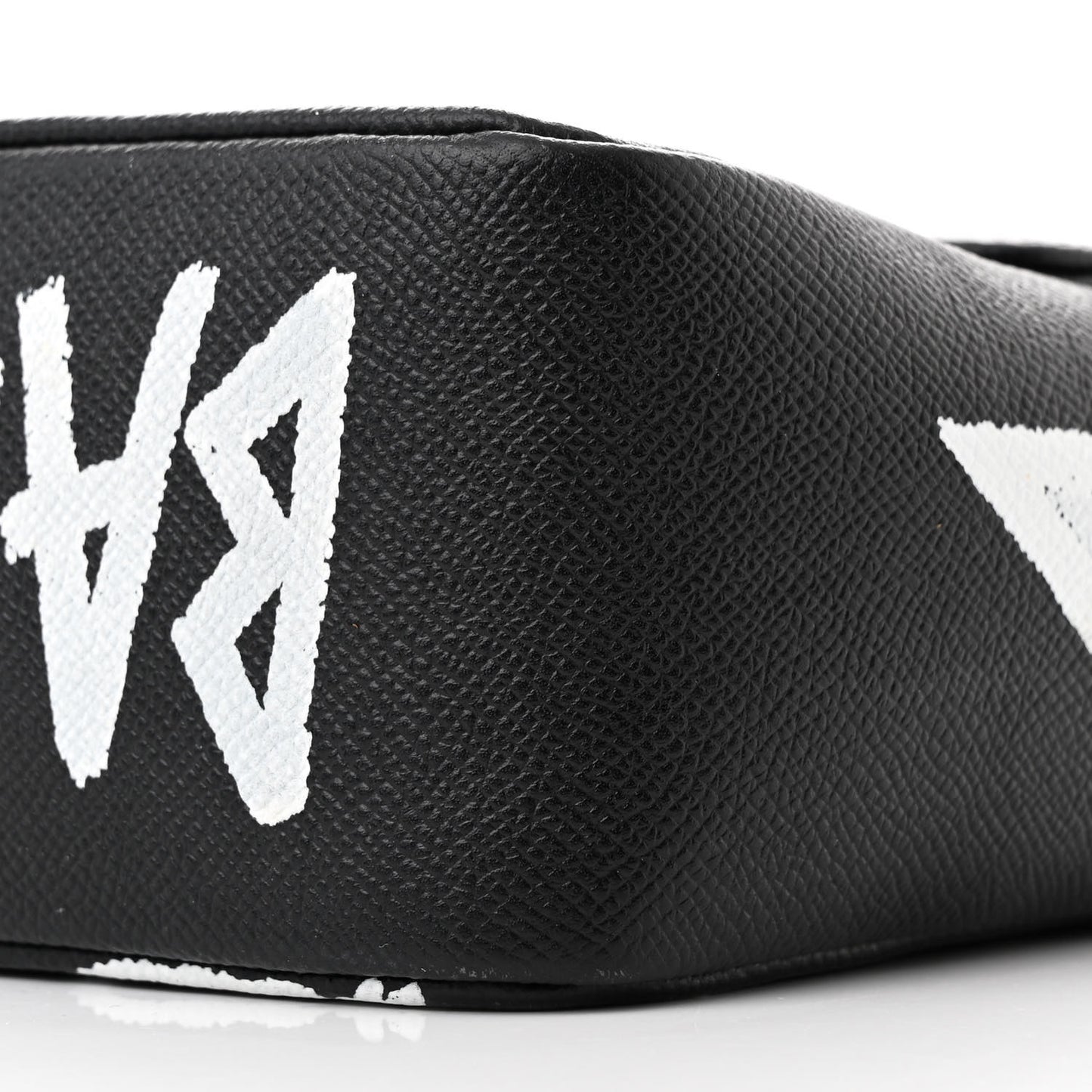 Grained Calfskin Graffiti M BB Round Shoulder Bag Black