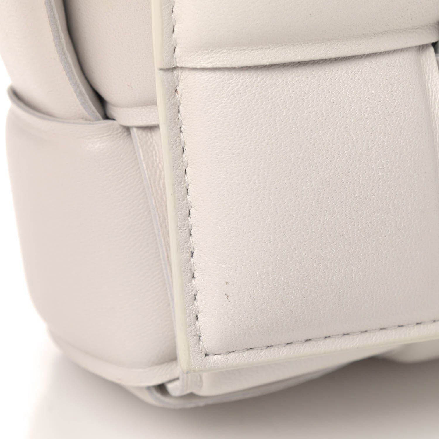 Bottega Veneta Lambskin Maxi Intreccio Padded Chain Cassette Crossbody Bag White 4 of 4