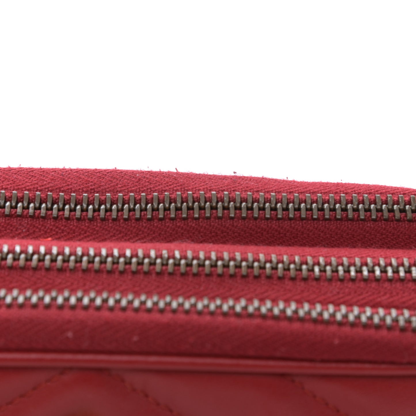 Calfskin Matelasse Mini GG Marmont Chain Crossbody Bag Hibiscus Red