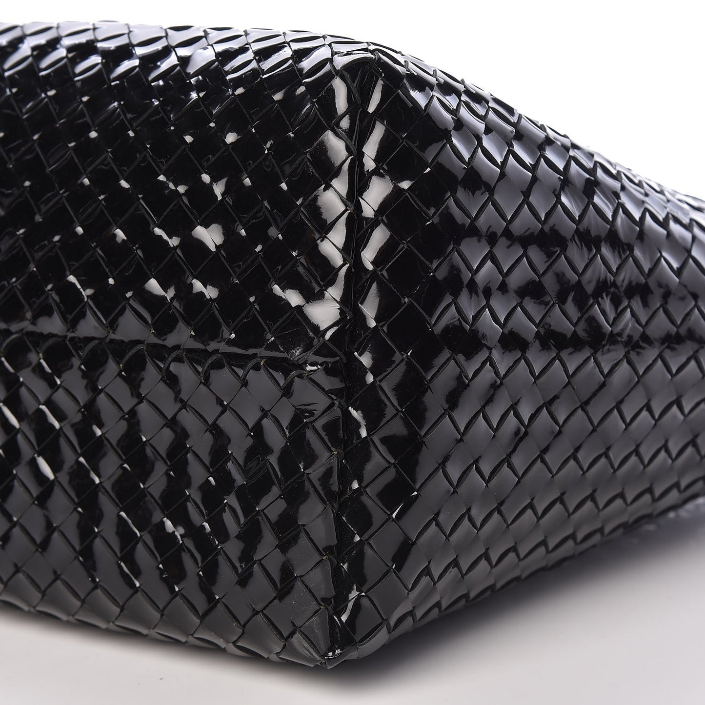 Spazzolato Nappa Intrecciato Medium Moon Cabat Black