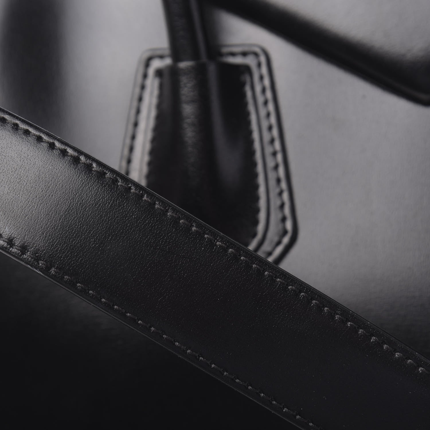 Givenchy Shiny Lord Calfskin Medium Antigona Black 16 of 22