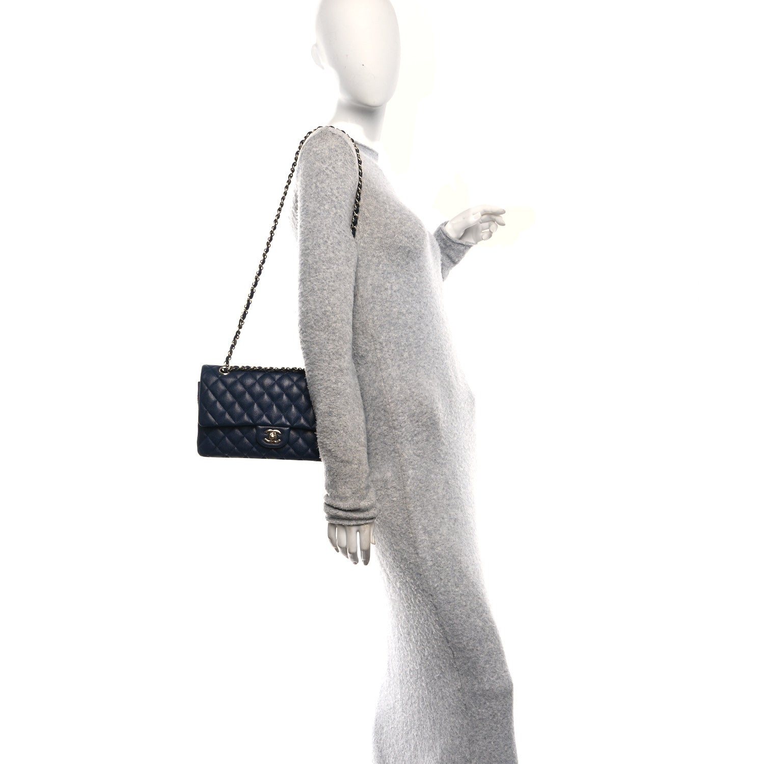 CHANEL ネイビー キルティング バッグ Chanel Caviar Quilted Medium Double Flap Navy 1850612 – FASHIONPHILE