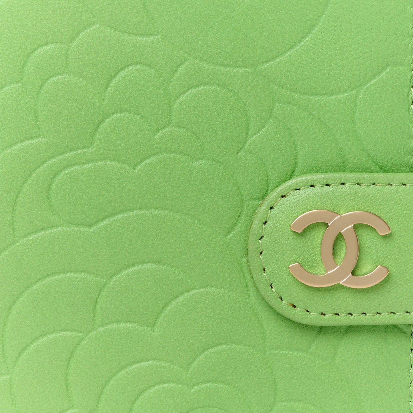 Lambskin Camellia Embossed Zipped Pocket Wallet Green