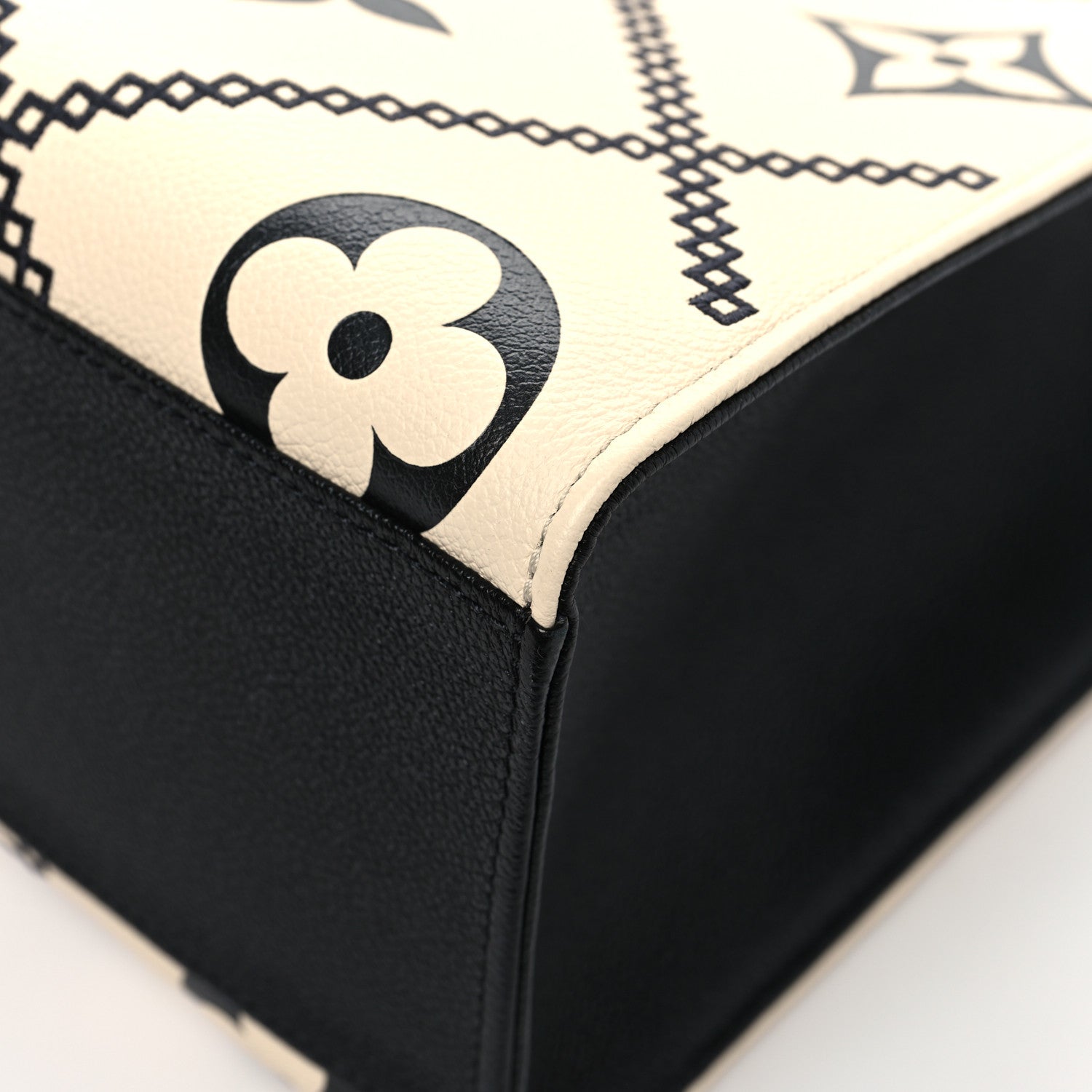 Louis Vuitton Empreinte Monogram Giant Broderies Onthego MM Cream Black 11 of 11