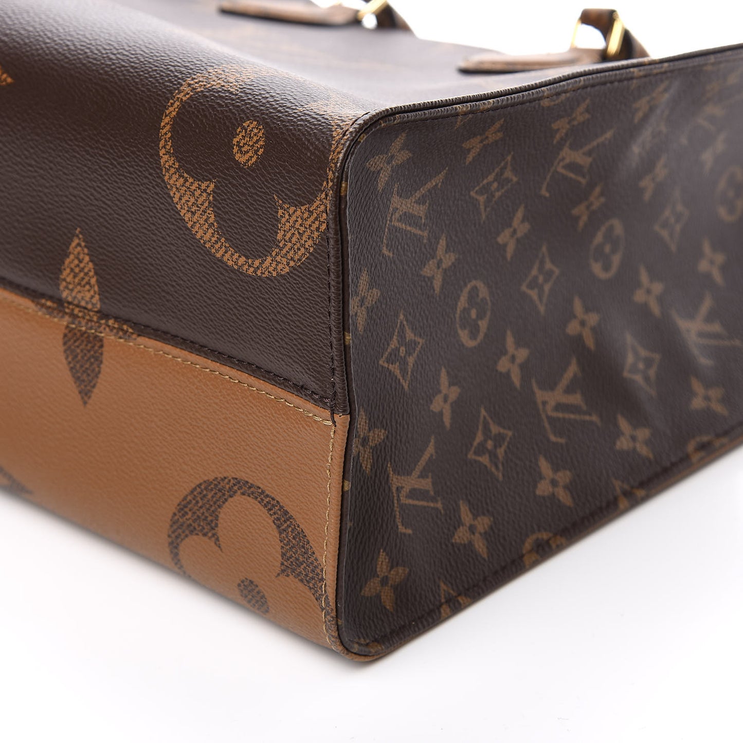 Reverse Monogram Giant Onthego MM