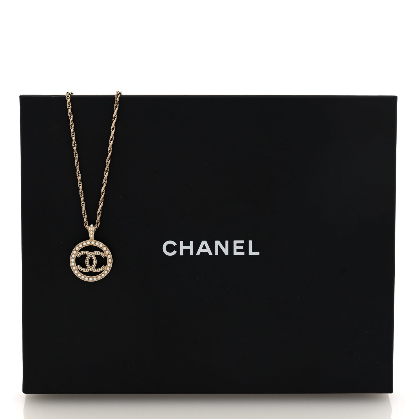 Pearl CC Round Pendant Necklace Gold