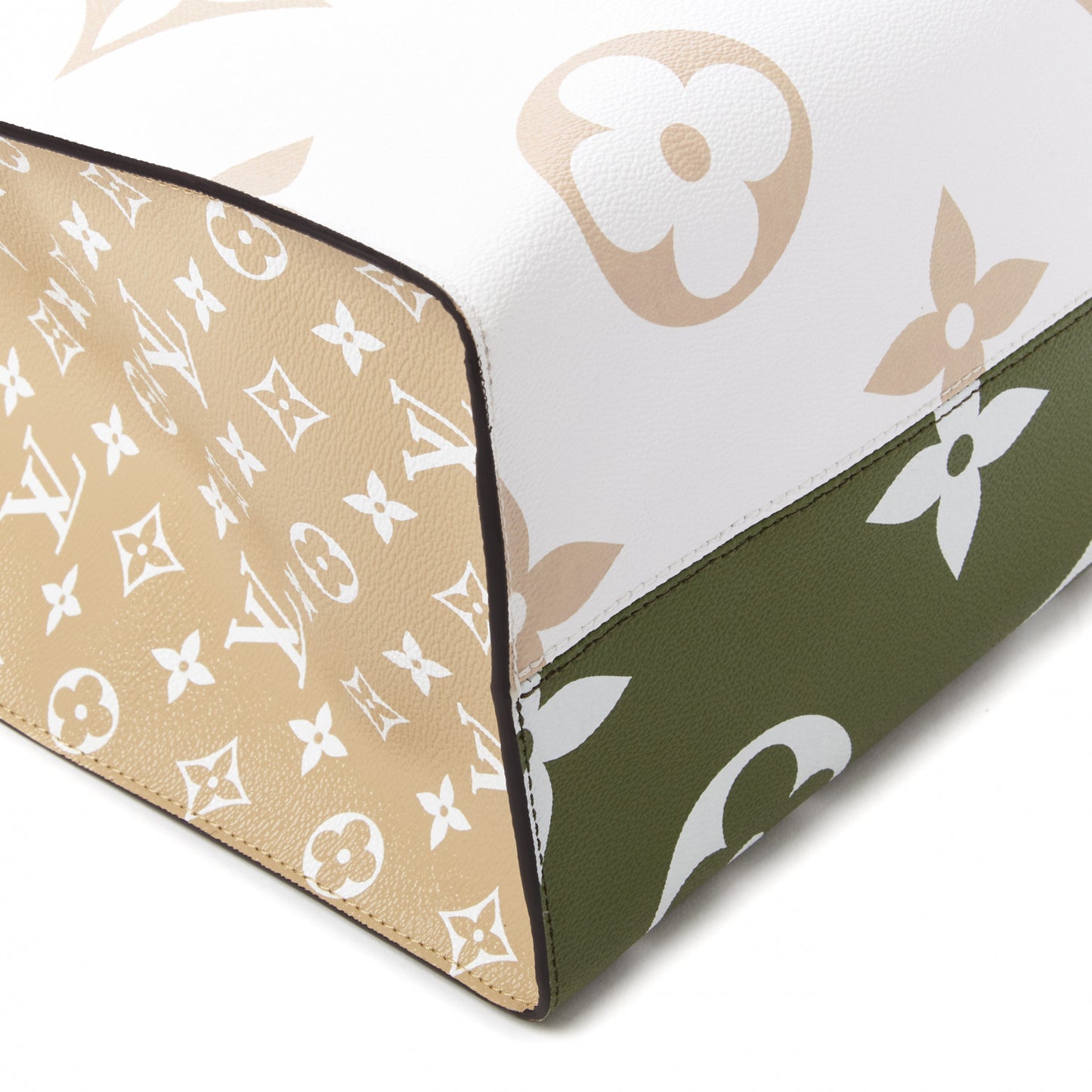Monogram Giant Onthego GM Kaki Beige