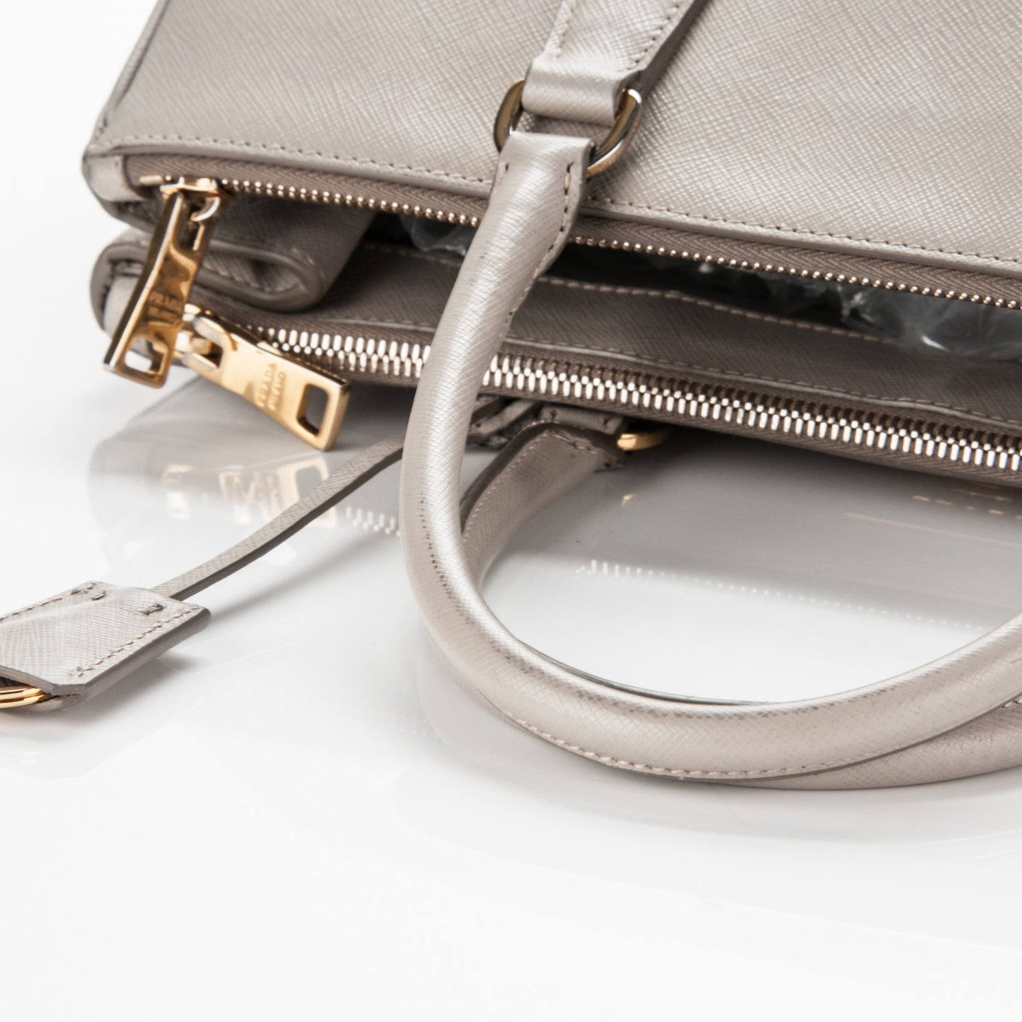 Saffiano Medium Galleria Double Zip Tote Pomice