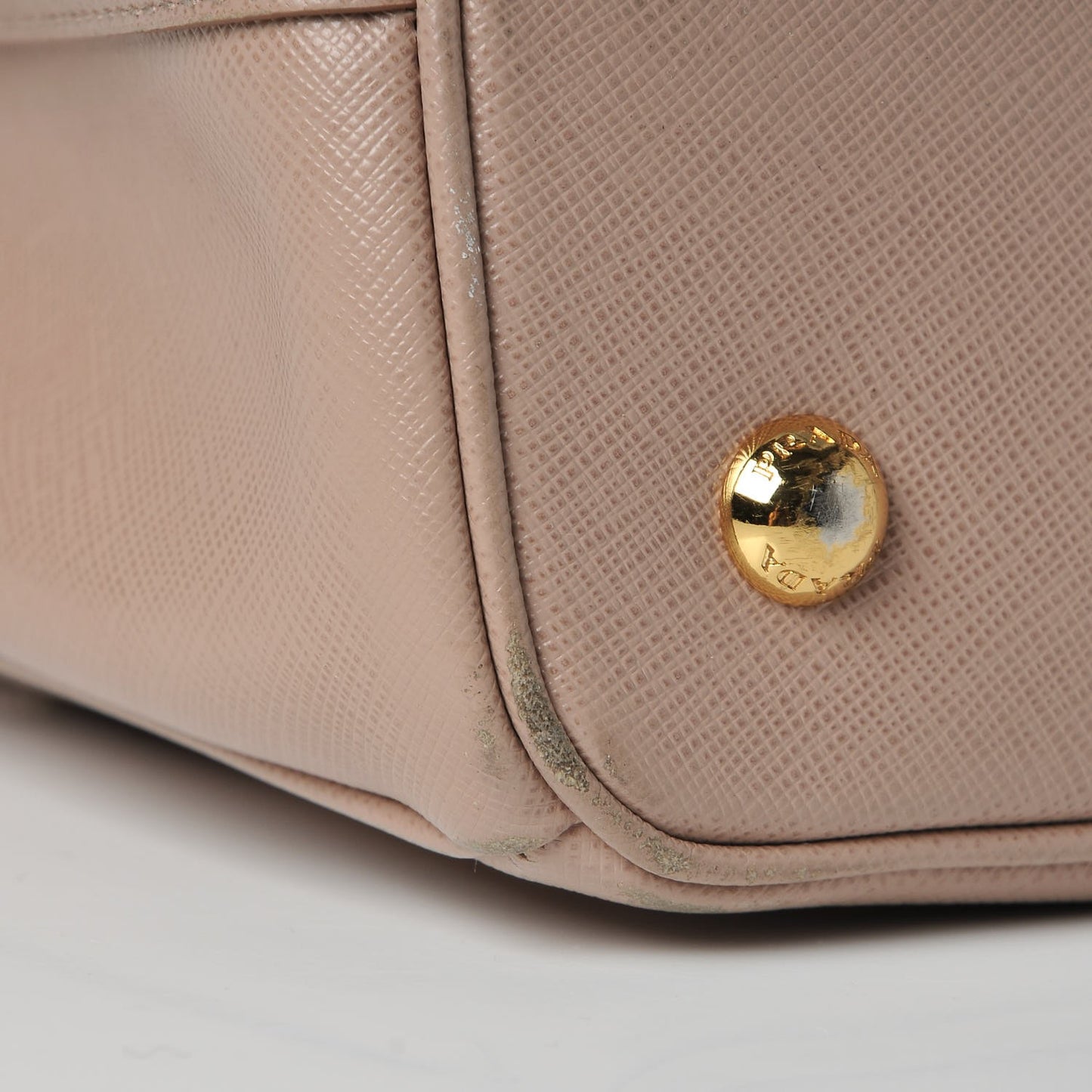 Saffiano Lux Medium Tote Cammeo