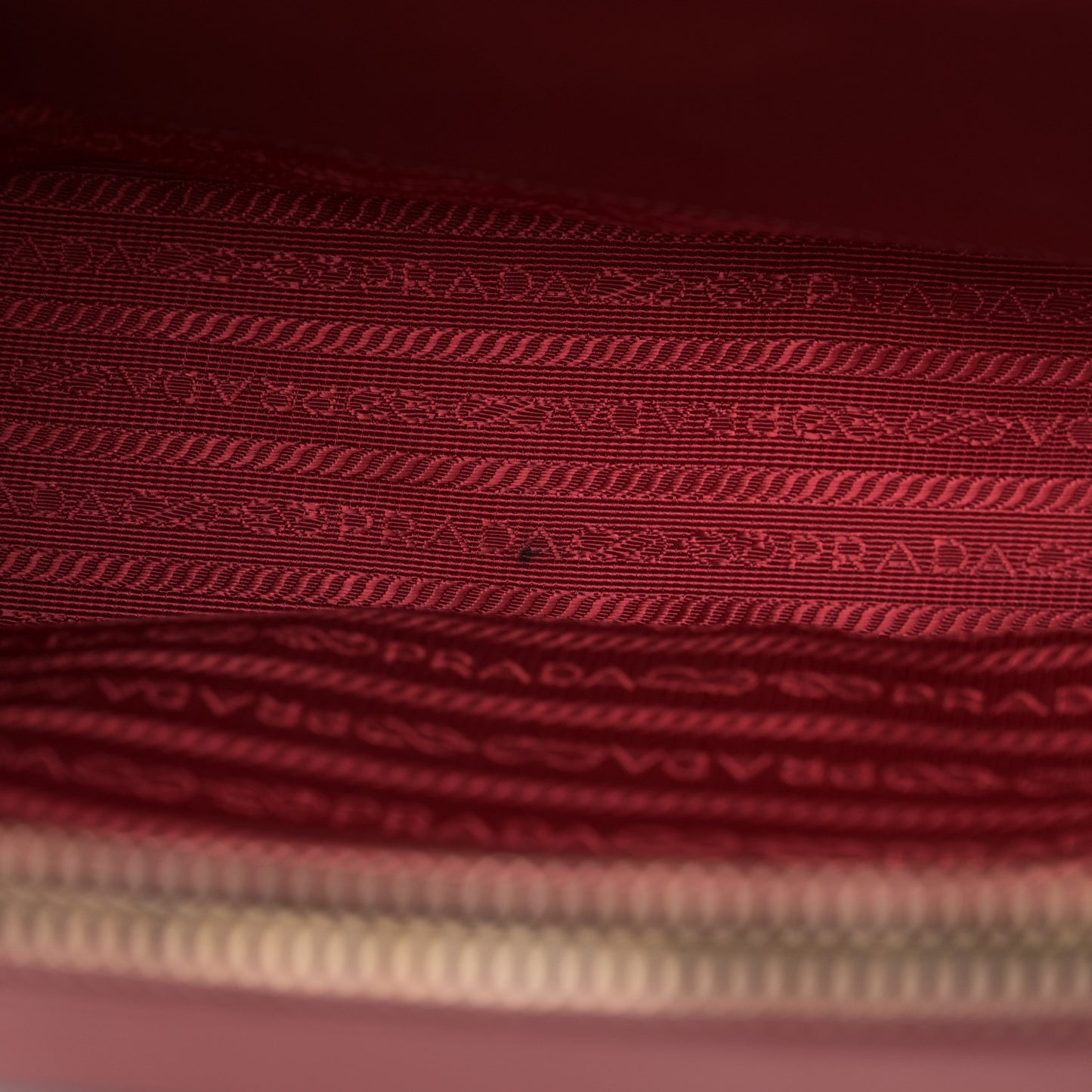Saffiano Lux Medium Galleria Double Zip Tote Fuoco