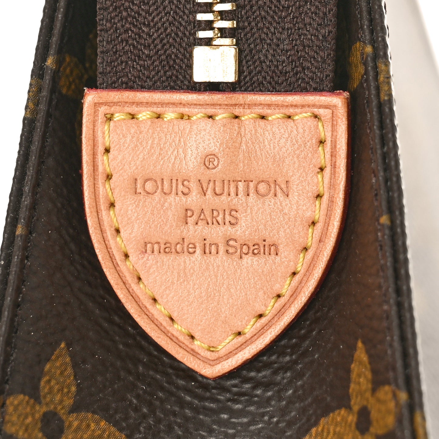 LOUIS VUITTON Monogram Toiletry Pouch 19