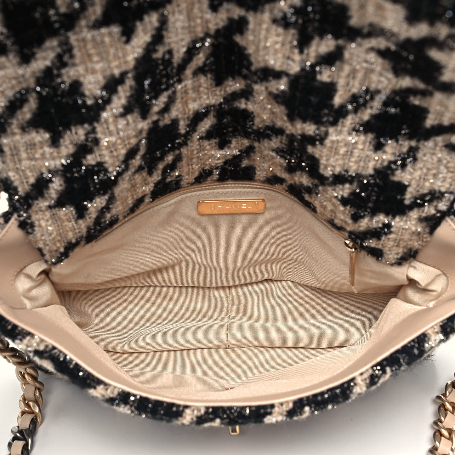 Tweed Large Chanel 19 Flap Beige Black