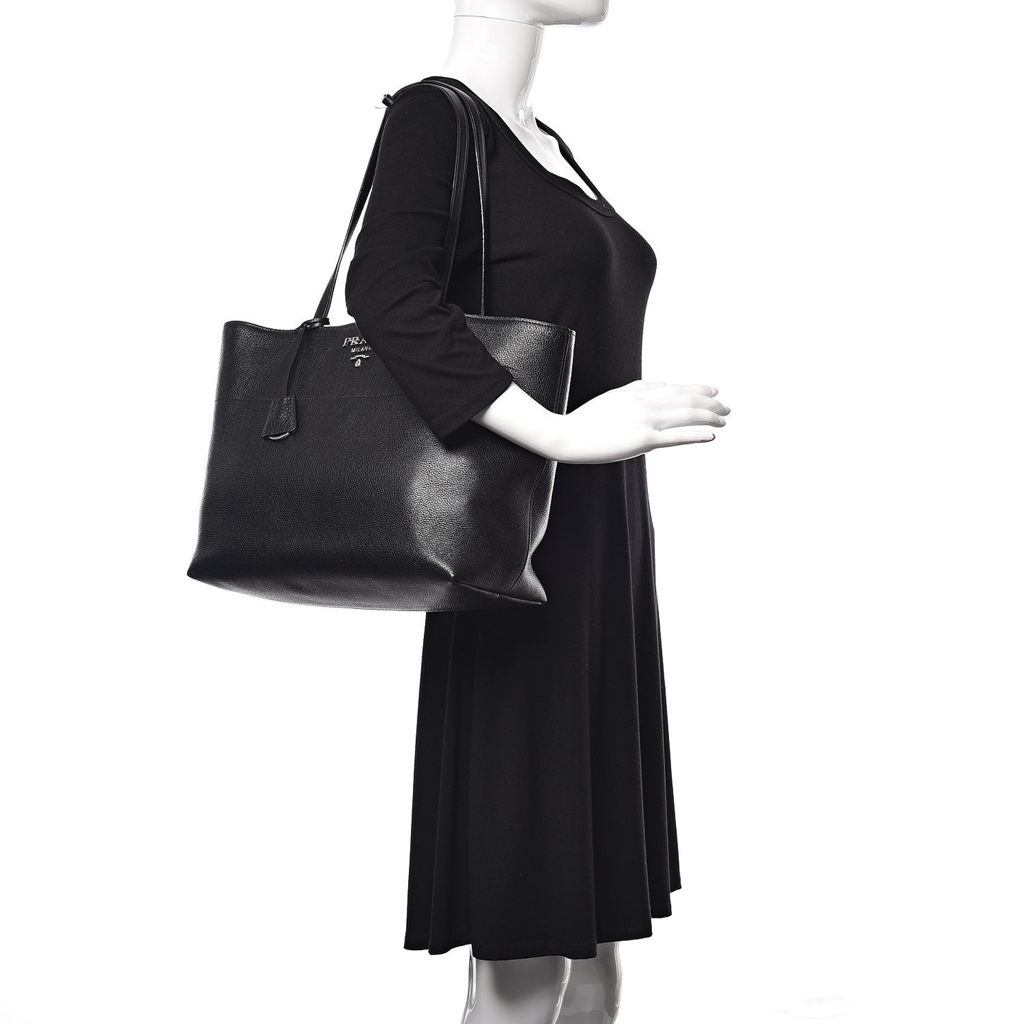 Vitello Daino Zip Shopping Tote Black
