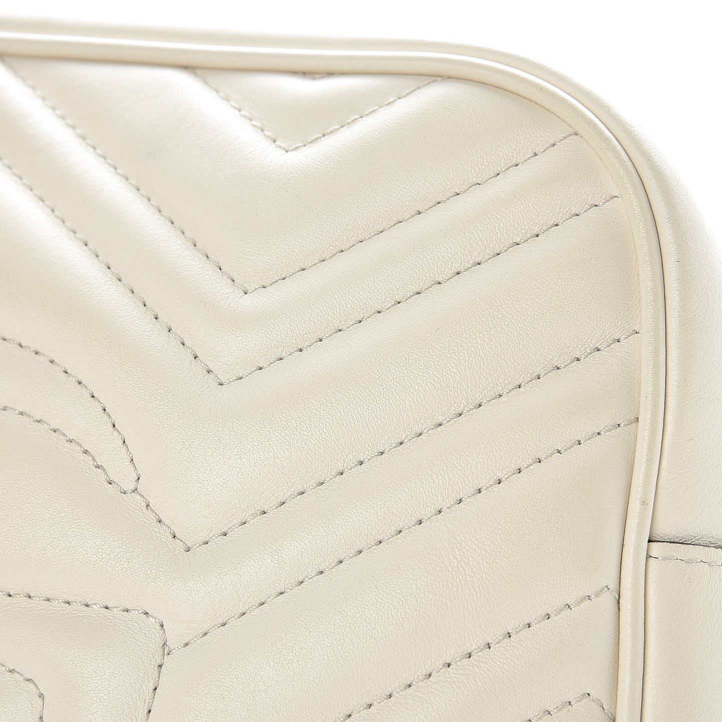 Calfskin Matelasse Medium GG Marmont Chain Shoulder Bag Mystic White