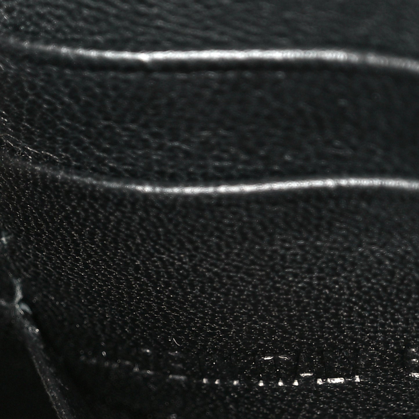 Shiny Calfskin Monochrome Crocodile Embossed Hourglass Chain Bag Black